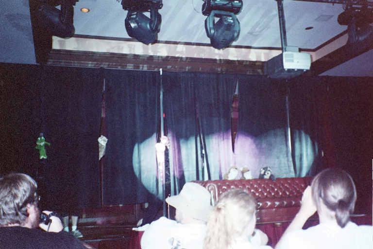 [AC2002_025.jpg thumbnail]