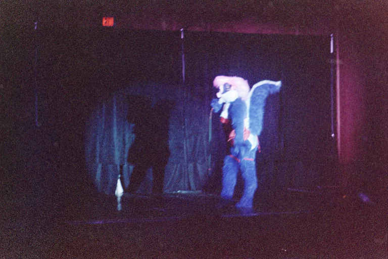 [AC2002_045.jpg thumbnail]