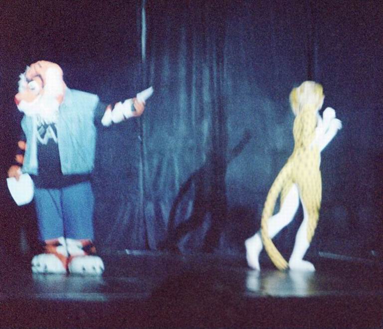 [AC2002_050.jpg thumbnail]