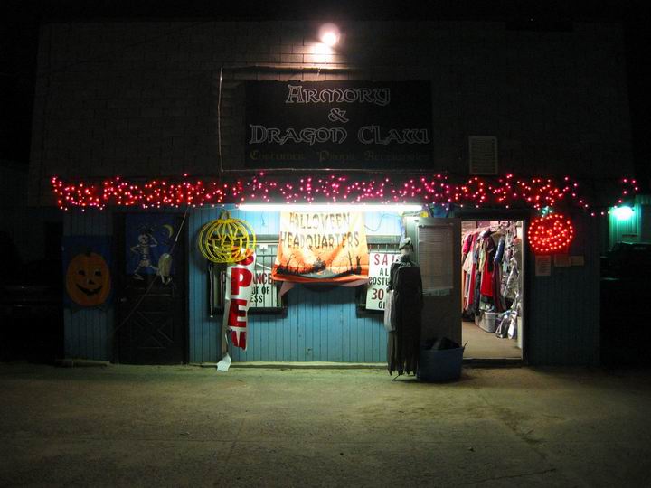 [Halloween2003_24.jpg thumbnail]