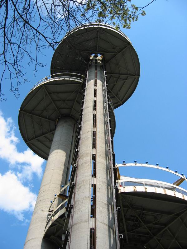 [NY2004_029.jpg thumbnail]