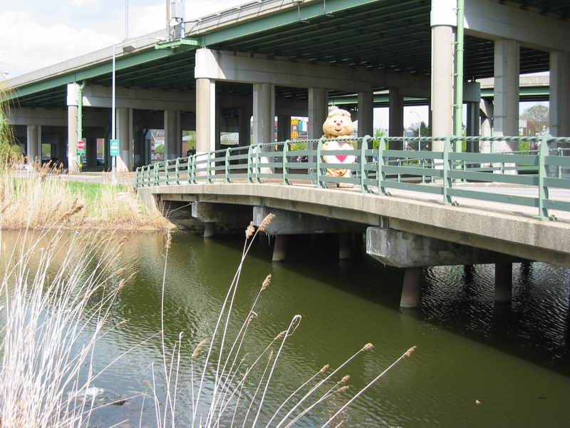 [NY2004_043.jpg thumbnail]