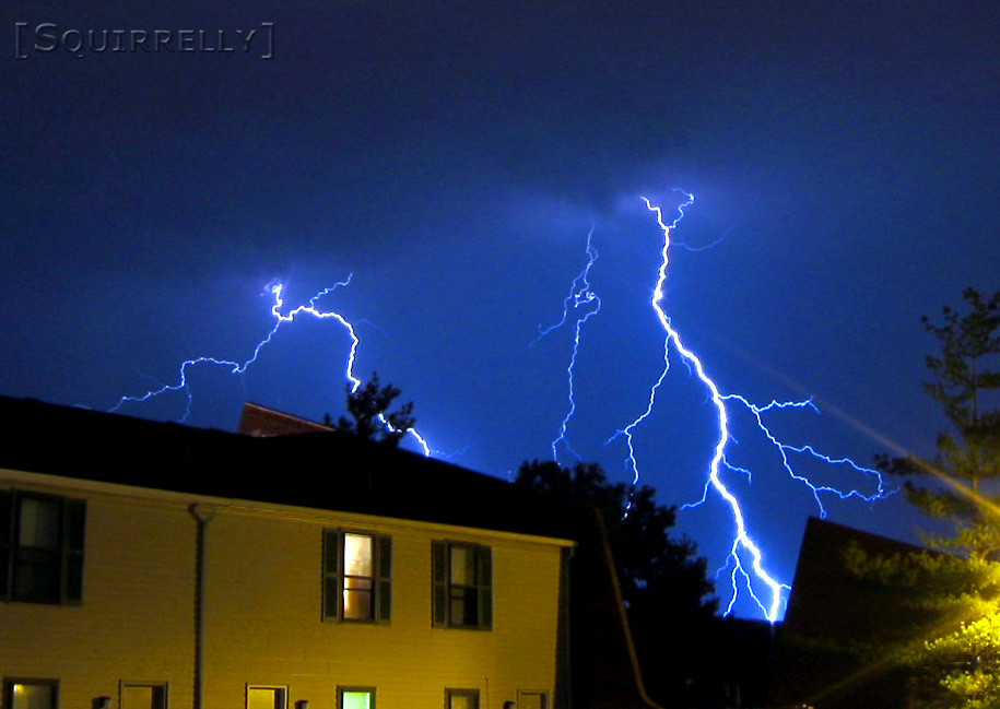 [Storm01_03.jpg thumbnail]