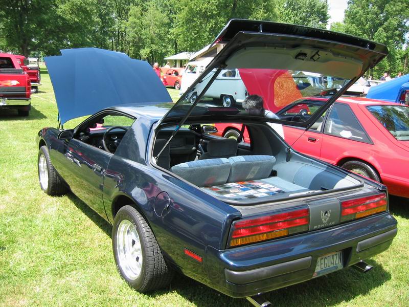 [WhitehallCarShow2004_01.jpg thumbnail]